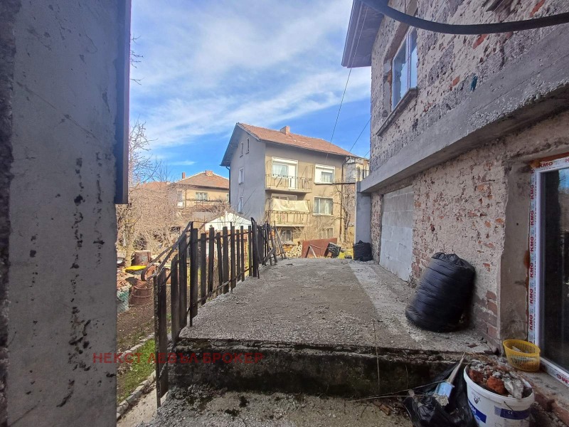 Продава КЪЩА, град Перник, Могиличе • 95000 € / 185803.85 лв. • 77197839 1 — Holmes.bg Продава КЪЩА, град Перник, Могиличе • 95000 € / 185803.85 лв. • 77197839 1