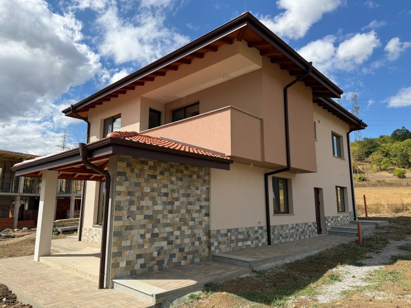 Продава КЪЩА, област Перник, с. Драгичево • 450000 € • 48123979 1 — Holmes.bg Продава КЪЩА, област Перник, с. Драгичево • 450000 € • 48123979 1