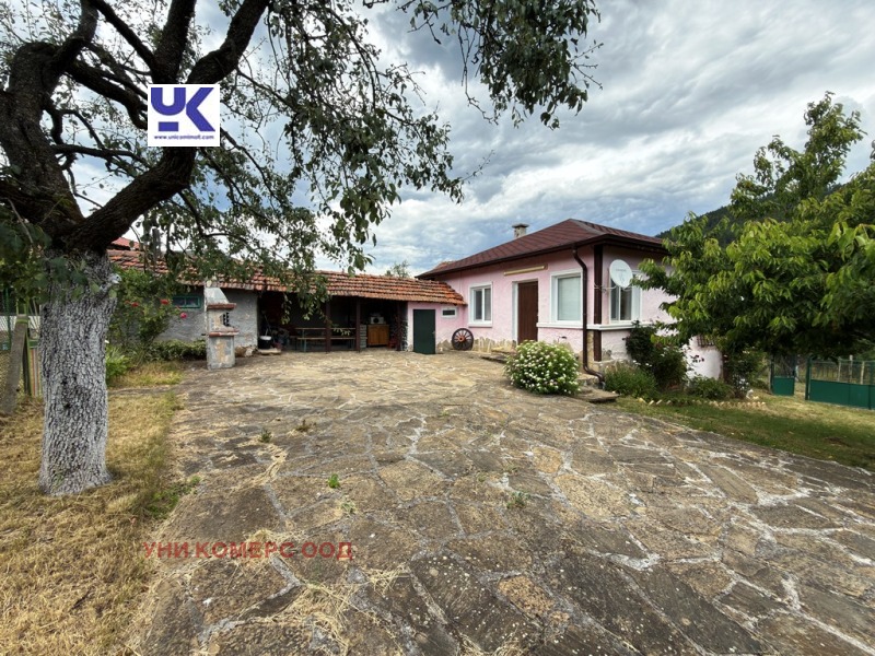 Продава КЪЩА, област Перник, гр. Брезник • 65000 € / 127128.95 лв. • 20433334 1 — Holmes.bg Продава КЪЩА, област Перник, гр. Брезник • 65000 € / 127128.95 лв. • 20433334 1
