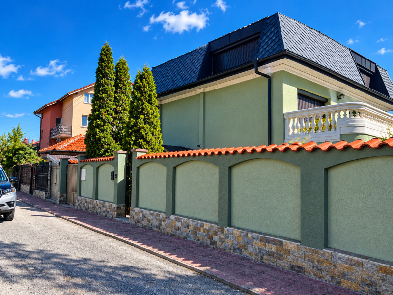 Продава КЪЩА, област София, гр. Божурище • 649900 € • 21597525 1 — Holmes.bg Продава КЪЩА, област София, гр. Божурище • 649900 € • 21597525 1