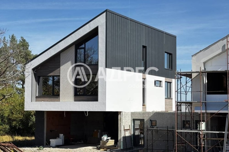 Продава КЪЩА, град София, Суходол • 460000 € • 75996134 1 — Holmes.bg Продава КЪЩА, град София, Суходол • 460000 € • 75996134 1