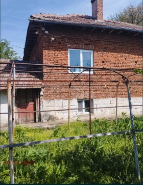 Продава Къща, с. Стефан Караджа