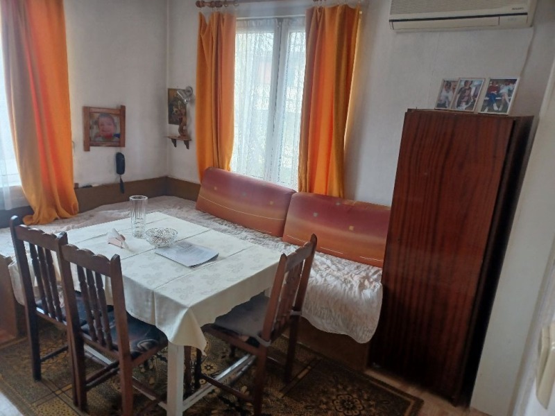 Продава  Етаж от къща град Кюстендил , Център , 130 кв.м | 98987433