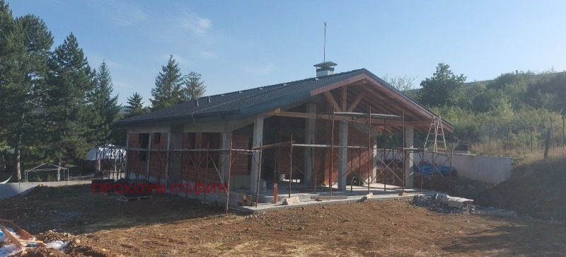 Продава КЪЩА, област Перник, с. Големо Бучино • 305000 € • 40852278 1 — Holmes.bg Продава КЪЩА, област Перник, с. Големо Бучино • 305000 € • 40852278 1