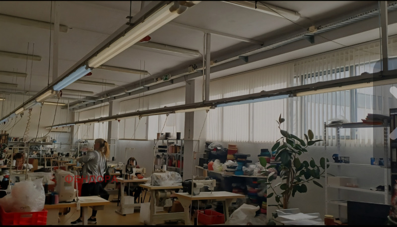 Продава ПРОМ. ПОМЕЩЕНИЕ, град Перник, Изток • 1030000 € / 2014504.90 лв. • 39430146 1 — Holmes.bg Продава ПРОМ. ПОМЕЩЕНИЕ, град Перник, Изток • 1030000 € / 2014504.90 лв. • 39430146 1