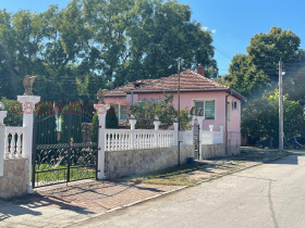 Продава Къща, с. Мало Конаре