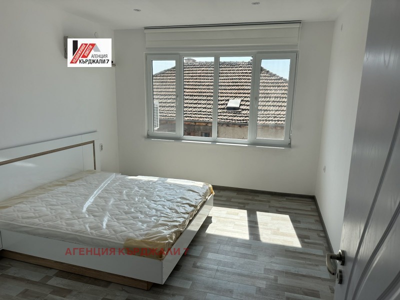 Продава КЪЩА, град Кърджали, Студен кладенец • 140000 € / 273816.20 лв. • 22421510 1 — Holmes.bg Продава КЪЩА, град Кърджали, Студен кладенец • 140000 € / 273816.20 лв. • 22421510 1