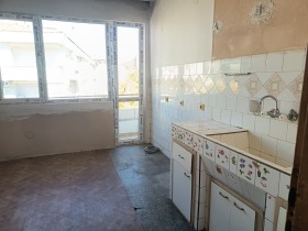 Продава 4-стаен, град Благоевград
