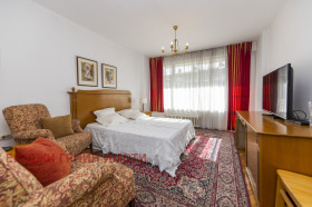 Обява Продава МНОГОСТАЕН,град София, Център