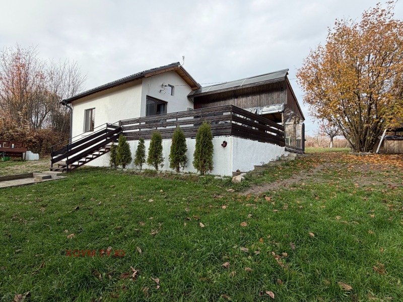 Продава КЪЩА, област София, с. Братушково • 135000 € / 264037.05 лв. • 11655750 1 — Holmes.bg Продава КЪЩА, област София, с. Братушково • 135000 € / 264037.05 лв. • 11655750 1