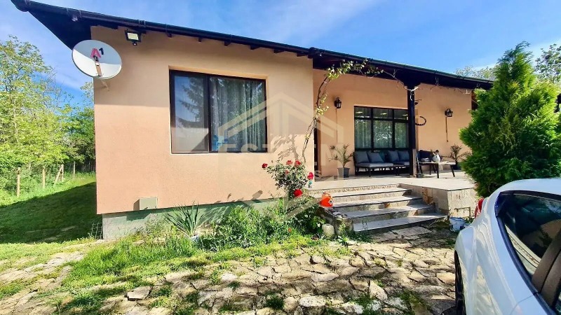 Продава КЪЩА, област Варна, с. Средно село • 192000 € • 54113924 1 — Holmes.bg Продава КЪЩА, област Варна, с. Средно село • 192000 € • 54113924 1
