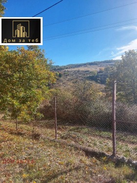 Обява Продава КЪЩА,с. Градец, област София