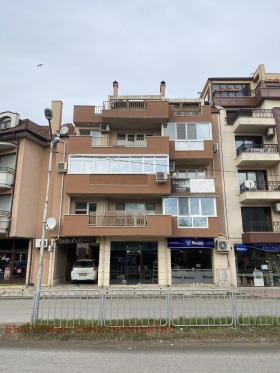 Продажба на тристайни апартаменти в град Добрич — страница 2 - изображение 15 