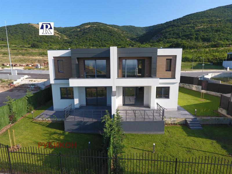 Продава  Къща, област Пловдив, с. Марково •  280 000 EUR • ID 56572564 — holmes.bg - [1] 