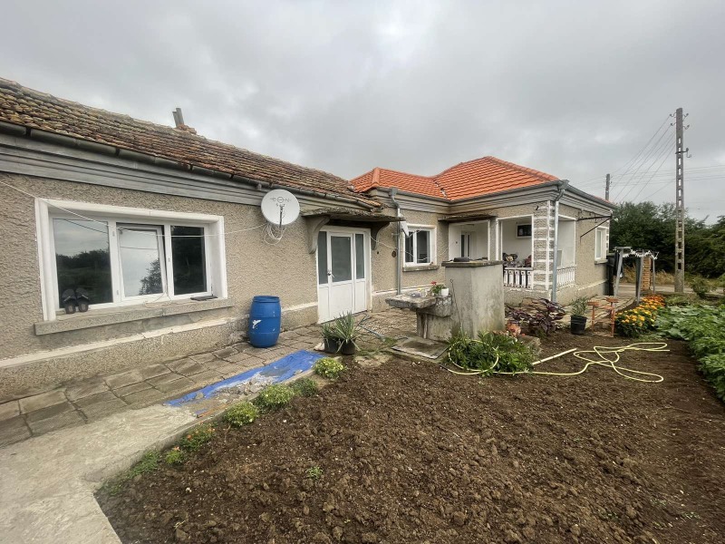 Продава КЪЩА, област Шумен, с. Мировци • 45000 € / 88012.35 лв. • 96912829 1 — Holmes.bg Продава КЪЩА, област Шумен, с. Мировци • 45000 € / 88012.35 лв. • 96912829 1