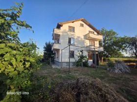 Продава Къща, с. Труд