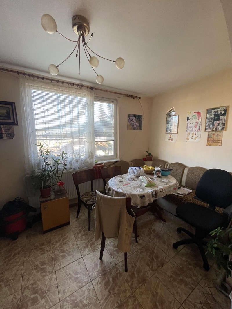 Продава  Етаж от къща град Перник , Варош , 85 кв.м | 74463109 - изображение [7]