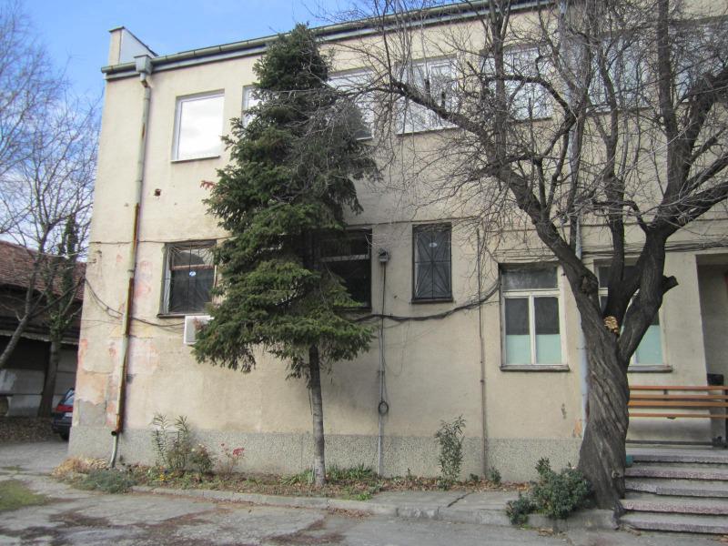 Продава  Пром. помещение град Пловдив , Коматевски възел , 3800 кв.м | 45694243