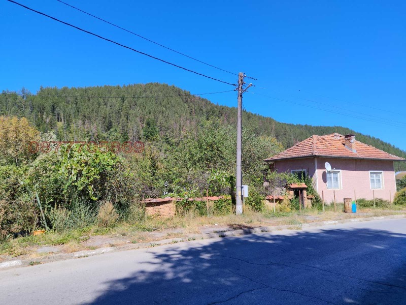 Продава КЪЩА, област София, гр. Етрополе • 59800 € • 85504710 1 — Holmes.bg Продава КЪЩА, област София, гр. Етрополе • 59800 € • 85504710 1