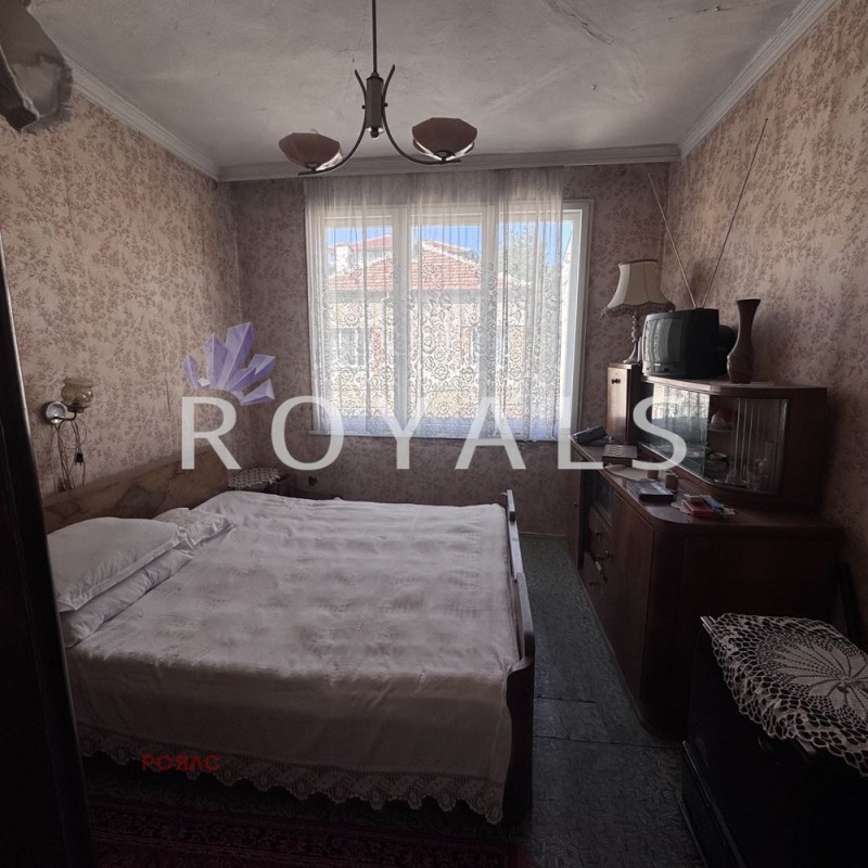 Продава ЕТАЖ ОТ КЪЩА, град Бургас, Лазур • 164990 € • 77755592 1 — Holmes.bg Продава ЕТАЖ ОТ КЪЩА, град Бургас, Лазур • 164990 € • 77755592 1