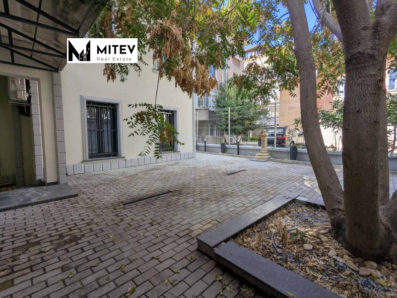 Продава КЪЩА, град Пловдив, Център • 680000 € • 56546922 1 — Holmes.bg Продава КЪЩА, град Пловдив, Център • 680000 € • 56546922 1