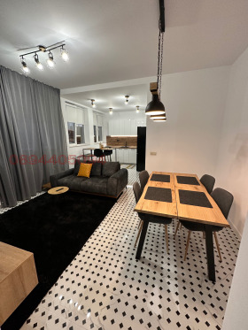 Обява Продава 3-СТАЕН,град Плевен, Идеален център