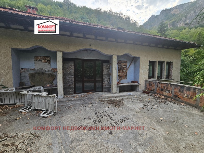 Продава КЪЩА, област Ловеч, с. Гложене • 142000 € / 277727.86 лв. • 51699741 1 — Holmes.bg Продава КЪЩА, област Ловеч, с. Гложене • 142000 € / 277727.86 лв. • 51699741 1