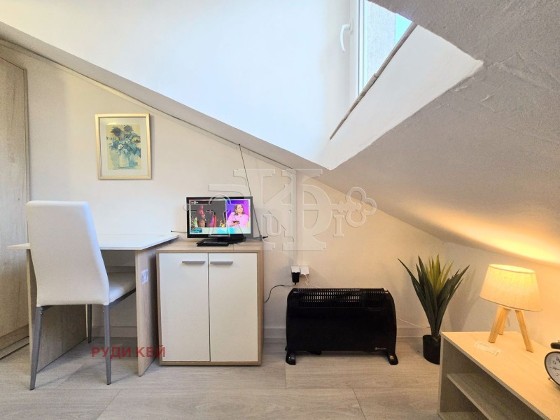 Продава АТЕЛИЕ, ТАВАН, град Варна, Колхозен пазар • 24999 € / 48893.79 лв. • 21698360 1 — Holmes.bg Продава АТЕЛИЕ, ТАВАН, град Варна, Колхозен пазар • 24999 € / 48893.79 лв. • 21698360 1