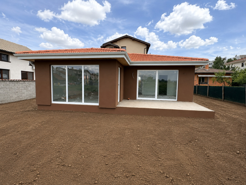 Продава КЪЩА, област София, гр. Божурище • 260000 € / 508515.80 лв. • 78341522 1 — Holmes.bg Продава КЪЩА, област София, гр. Божурище • 260000 € / 508515.80 лв. • 78341522 1