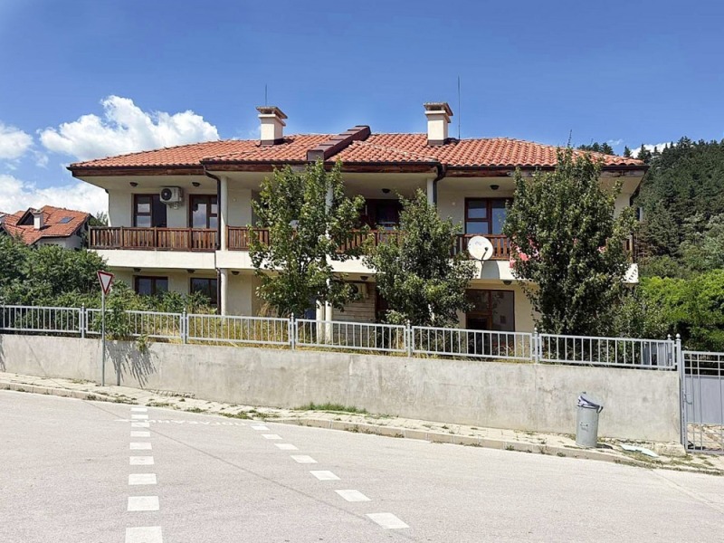 Продава КЪЩА, област Благоевград, гр. Разлог • 230000 € / 449840.90 лв. • 48988779 1 — Holmes.bg Продава КЪЩА, област Благоевград, гр. Разлог • 230000 € / 449840.90 лв. • 48988779 1
