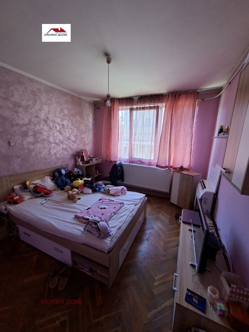 Продава ЕТАЖ ОТ КЪЩА, град Шумен, Болницата • 153000 € / 299241.99 лв. • 35299698 1 — Holmes.bg Продава ЕТАЖ ОТ КЪЩА, град Шумен, Болницата • 153000 € / 299241.99 лв. • 35299698 1