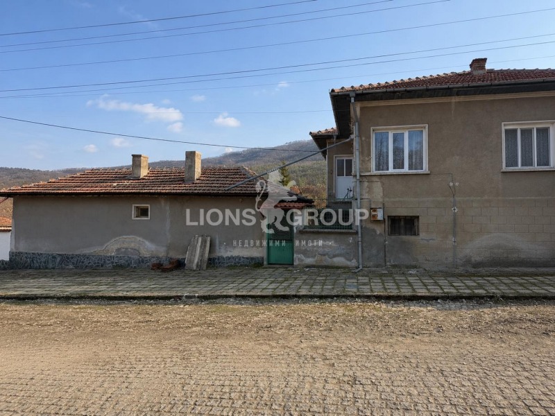Продава КЪЩА, област София, с. Черньово • 60000 € / 117349.80 лв. • 56101104 1 — Holmes.bg Продава КЪЩА, област София, с. Черньово • 60000 € / 117349.80 лв. • 56101104 1