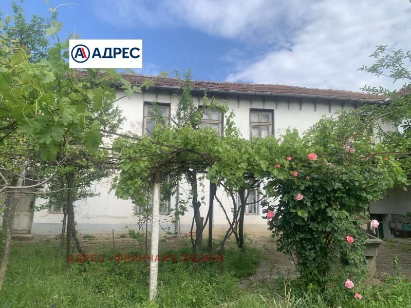 Продава КЪЩА, област Плевен, с. Горни Дъбник • 36000 € • 67056554 1 — Holmes.bg Продава КЪЩА, област Плевен, с. Горни Дъбник • 36000 € • 67056554 1