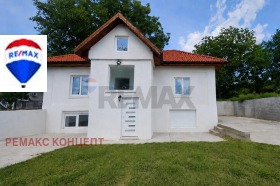 Продава Къща, с. Струино