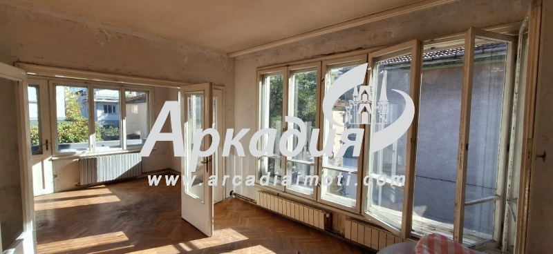 Продава  Етаж от къща, град Пловдив, Център •  180 000 EUR • ID 93648724 — holmes.bg - [1] 