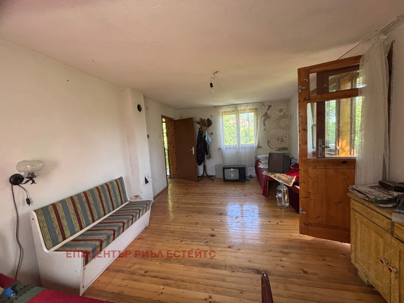 Продава КЪЩА, област Перник, с. Долни Романци • 49000 € • 35570565 1 — Holmes.bg Продава КЪЩА, област Перник, с. Долни Романци • 49000 € • 35570565 1