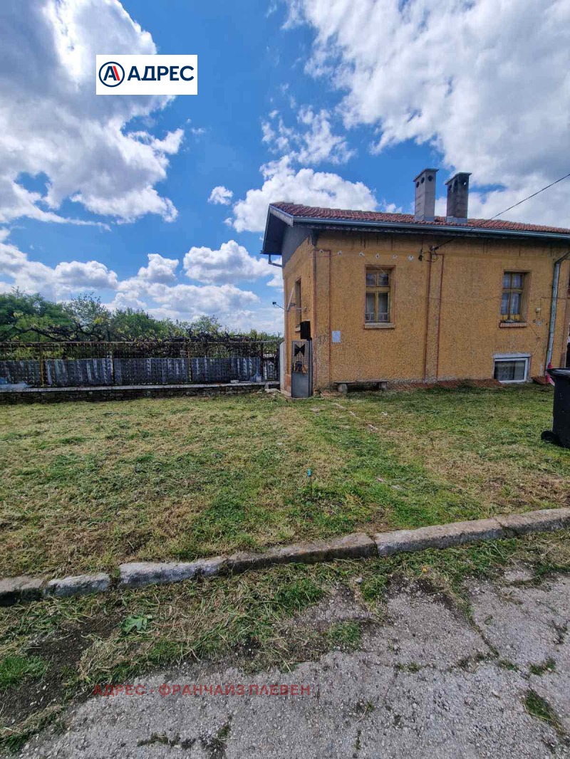 Продава КЪЩА, област Плевен, с. Тодорово • 40000 € / 78233.20 лв. • 39334867 1 — Holmes.bg Продава КЪЩА, област Плевен, с. Тодорово • 40000 € / 78233.20 лв. • 39334867 1