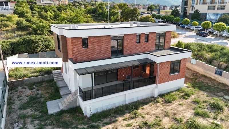 Продава КЪЩА, област Пловдив, с. Марково • 380000 € / 743215.40 лв. • 22702015 1 — Holmes.bg Продава КЪЩА, област Пловдив, с. Марково • 380000 € / 743215.40 лв. • 22702015 1