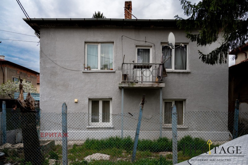Продава КЪЩА, град София, Левски • 180000 € / 352049.40 лв. • 61771162 1 — Holmes.bg Продава КЪЩА, град София, Левски • 180000 € / 352049.40 лв. • 61771162 1