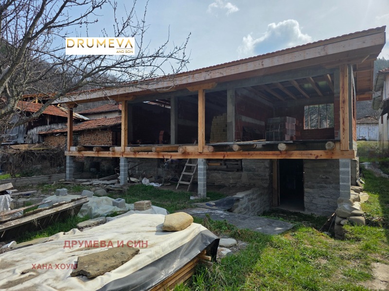 Продава КЪЩА, област Ловеч, с. Орешак • 53000 € / 103658.99 лв. • 60366742 1 — Holmes.bg Продава КЪЩА, област Ловеч, с. Орешак • 53000 € / 103658.99 лв. • 60366742 1