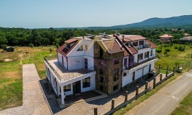 Обява Продава ВИЛНО СЕЛИЩЕ,с. Велика, област Бургас