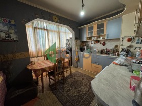 Продажба на четеристайни апартаменти в град Шумен - изображение 11 