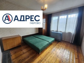 Продава 4-стаен, гр. Севлиево