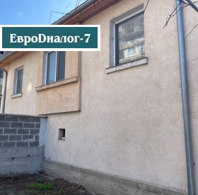 Продава къща град Пловдив Гагарин - [1] 