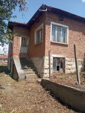 Продава Къща, с. Тръстеник
