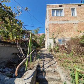ЕТАЖ ОТ КЪЩА, 90 m2 - Holmes.bg ЕТАЖ ОТ КЪЩА, 90 m2