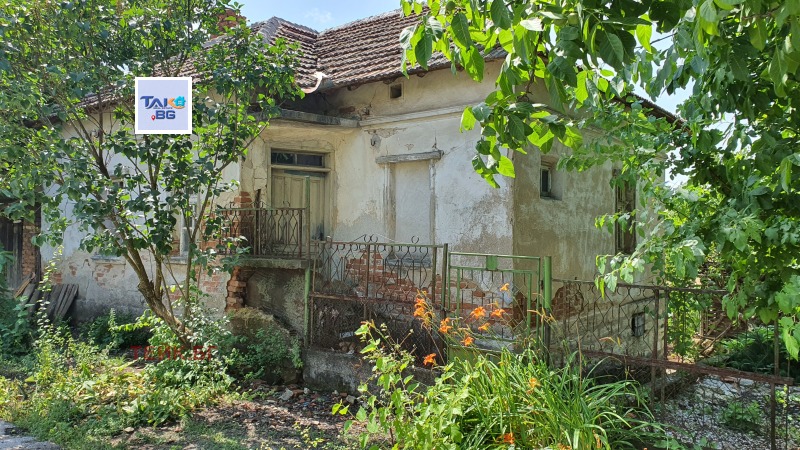 Продава КЪЩА, област Видин, с. Ивановци • 9900 € • 58413736 1 — Holmes.bg Продава КЪЩА, област Видин, с. Ивановци • 9900 € • 58413736 1
