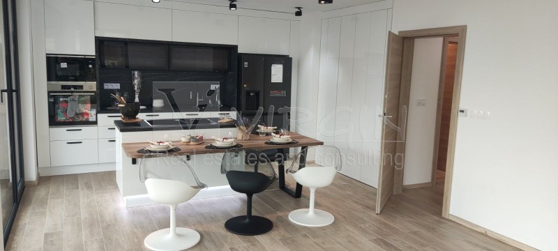 Продава 4-СТАЕН, град Варна, к.к. Св.Св. Константин и Елена • 549000 € / 1073750.67 лв. • 67192487 1 — Holmes.bg Продава 4-СТАЕН, град Варна, к.к. Св.Св. Константин и Елена • 549000 € / 1073750.67 лв. • 67192487 1