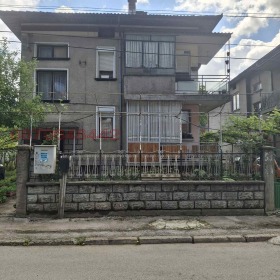 Продава Етаж от къща, гр. Троян