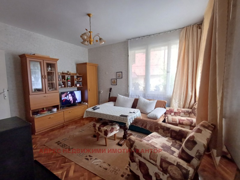 Продава  Етаж от къща град Шумен , Добруджански , 100 кв.м | 29381386 - изображение [2]